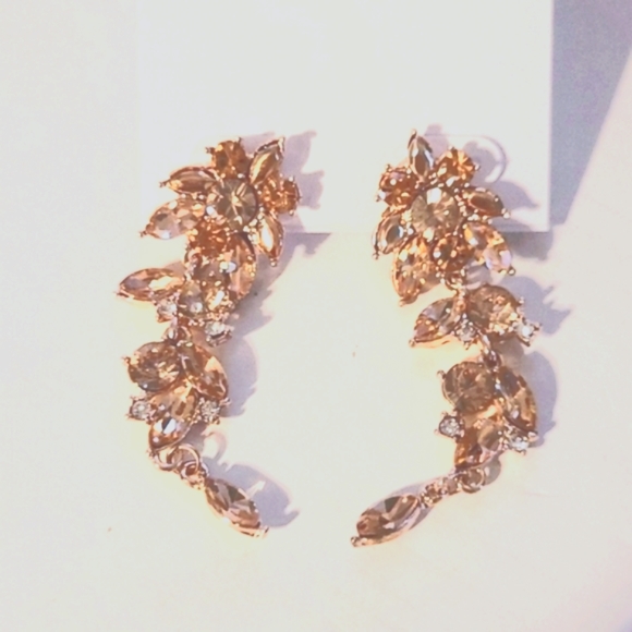 🌟NWT Long Floral Crystal Drop Earrings Rose Gold Metal - Picture 1 of 4